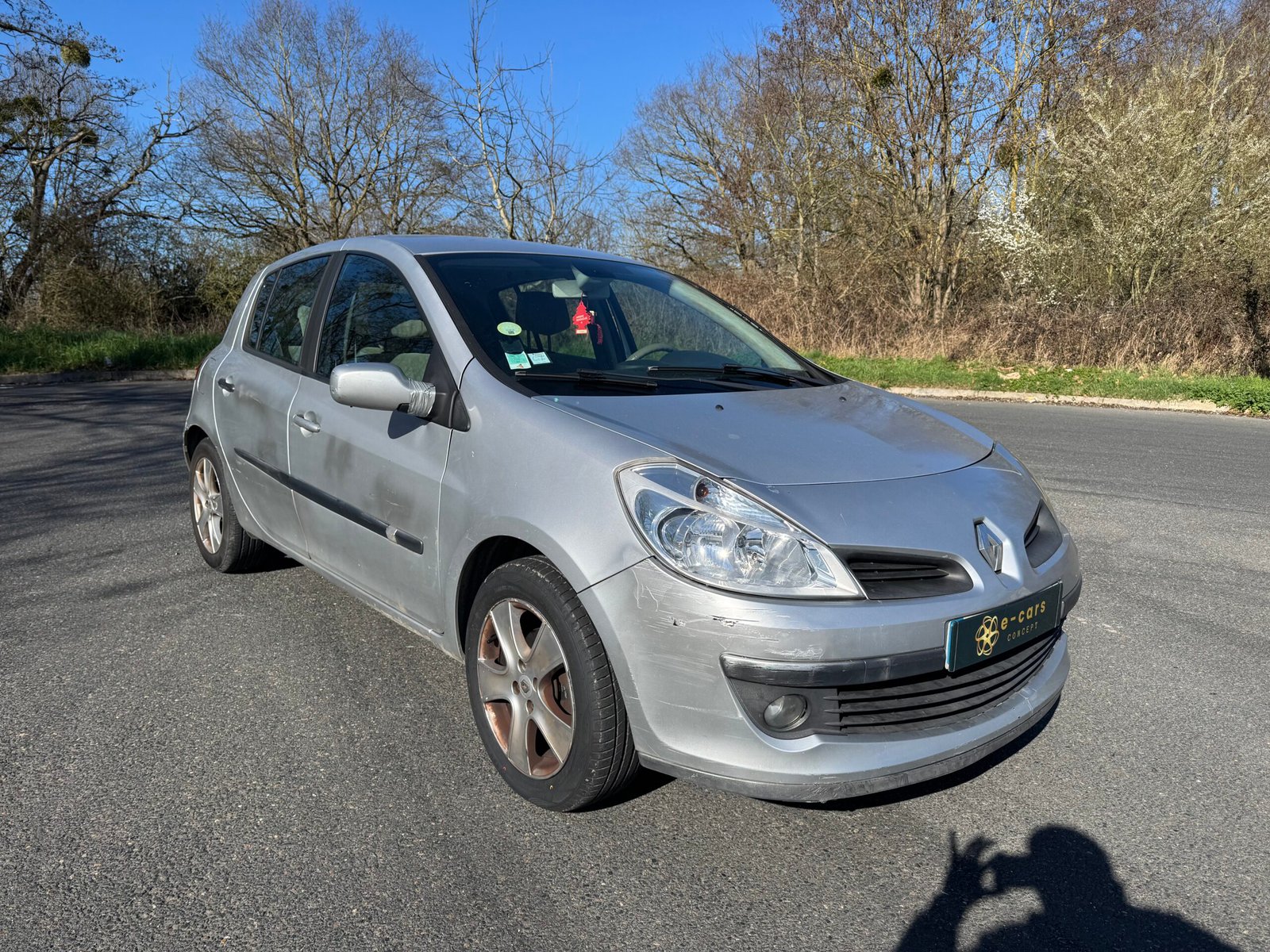 Renault Clio III 5 Portes 1.6 i 111CH