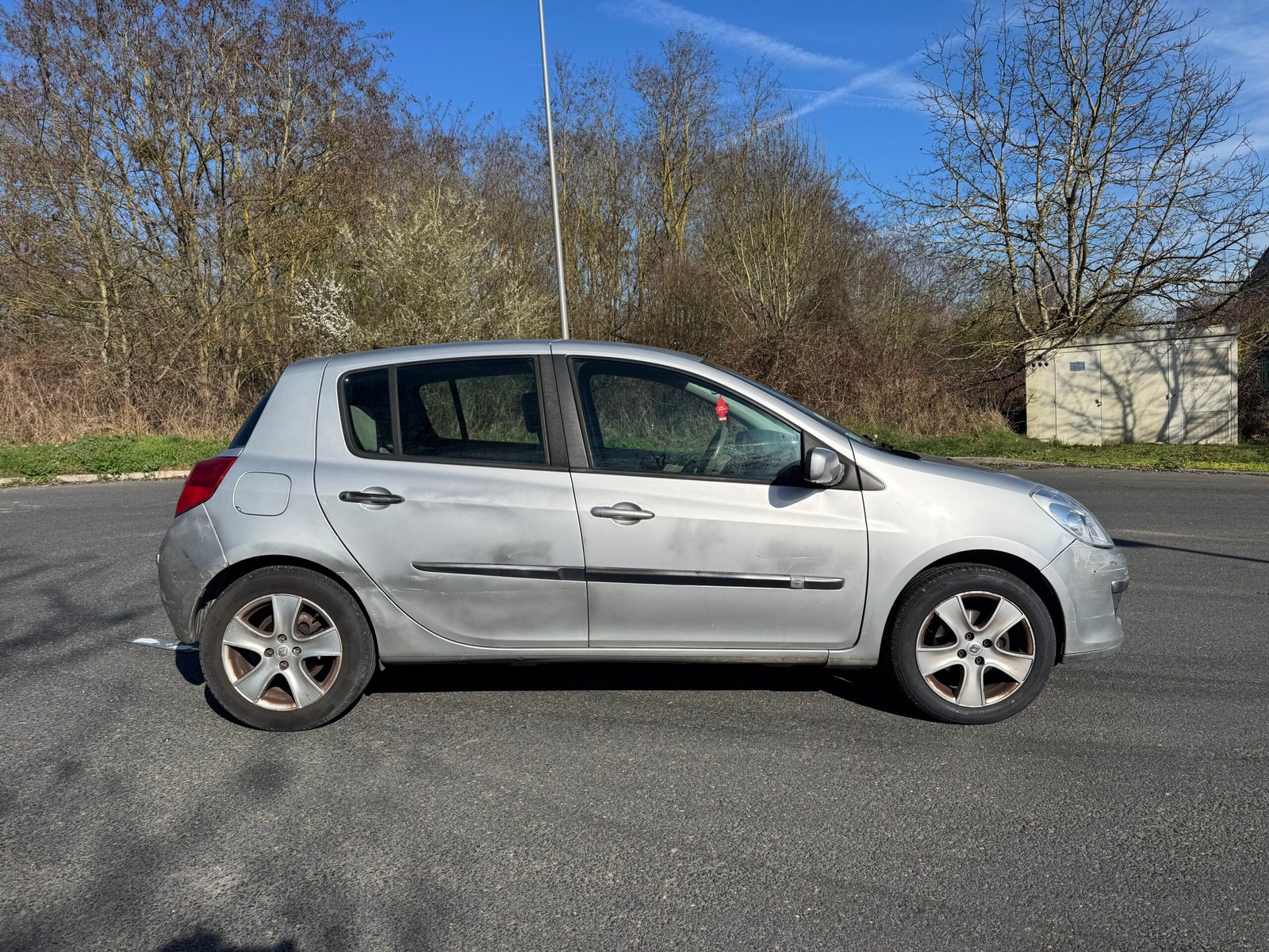 Renault Clio III 5 Portes 1.6 i 111CH