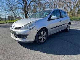 Renault Clio III 5 Portes 1.6 i 111CH