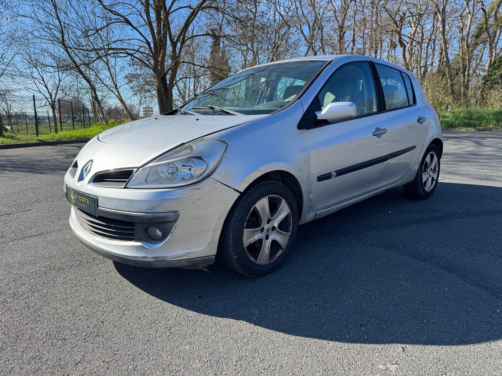 Renault Clio III 5 Portes 1.6 i 111CH
