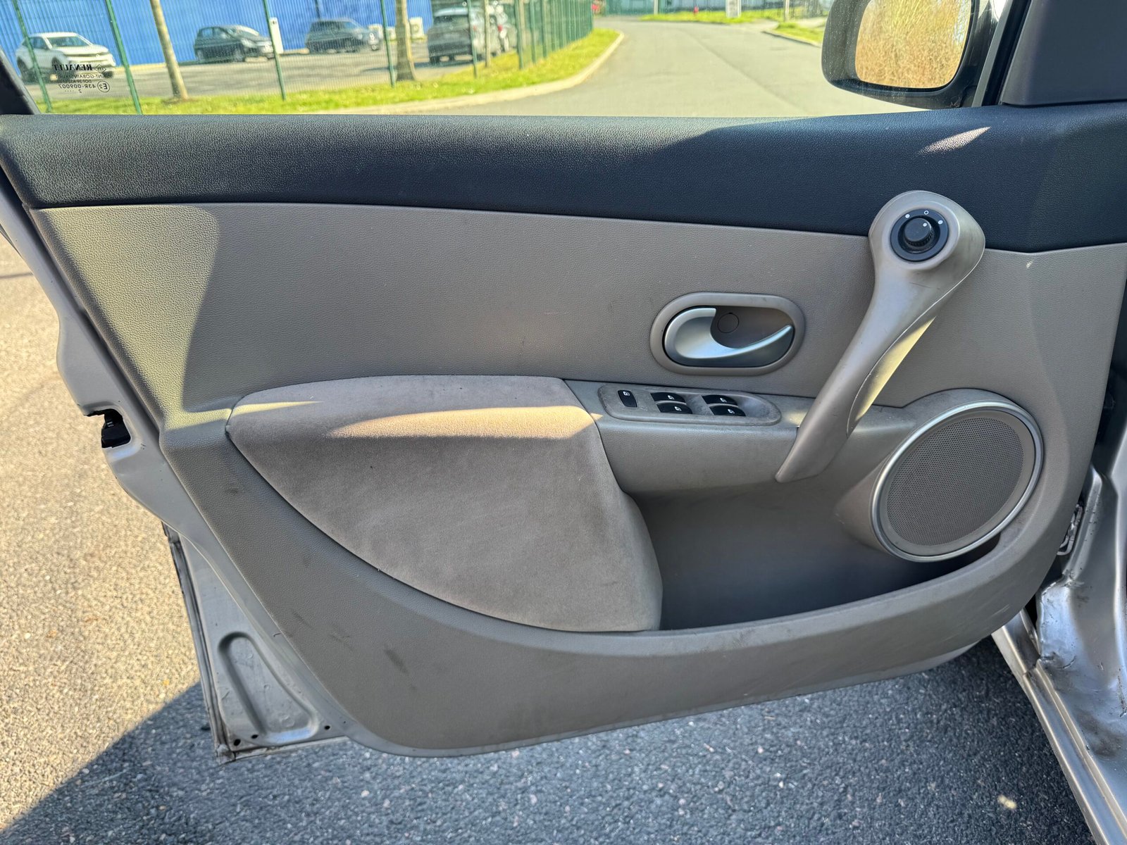 Renault Clio III 5 Portes 1.6 i 111CH