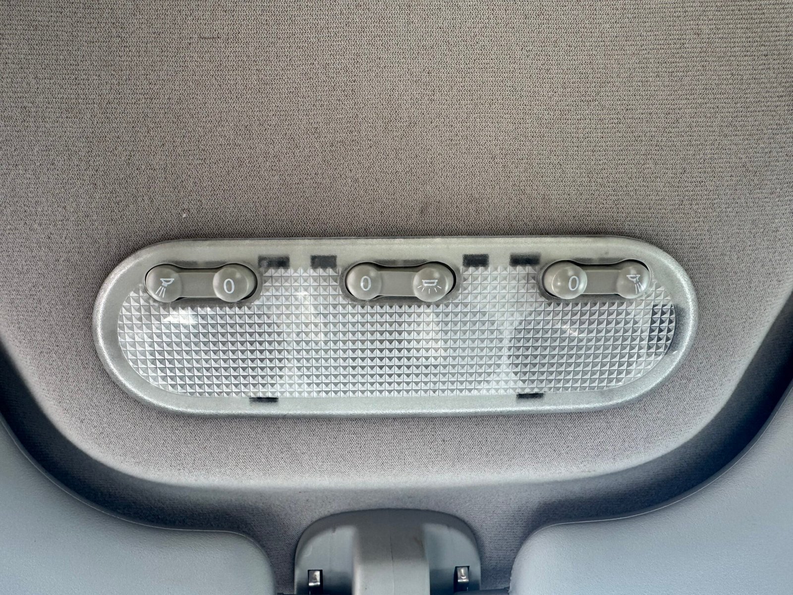 Renault Clio III 5 Portes 1.6 i 111CH