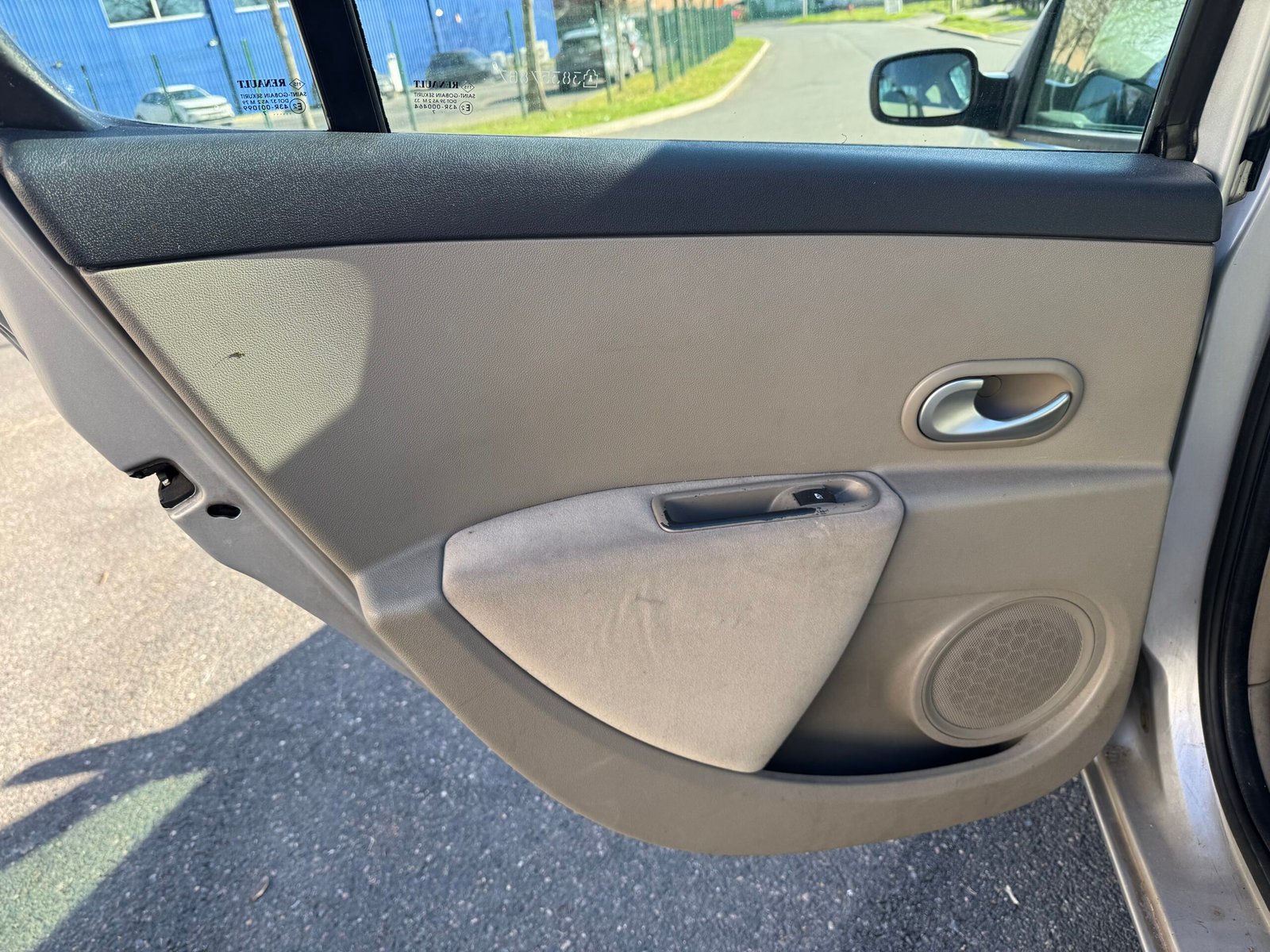 Renault Clio III 5 Portes 1.6 i 111CH