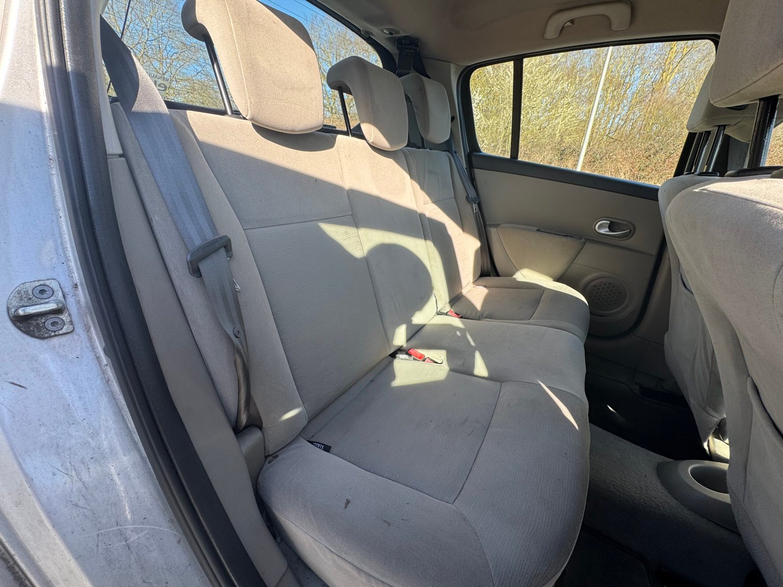 Renault Clio III 5 Portes 1.6 i 111CH