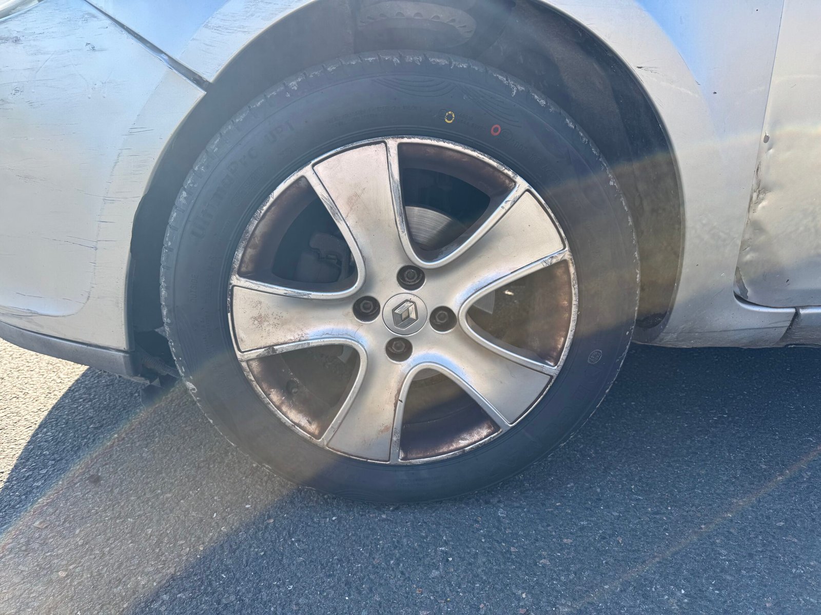 Renault Clio III 5 Portes 1.6 i 111CH