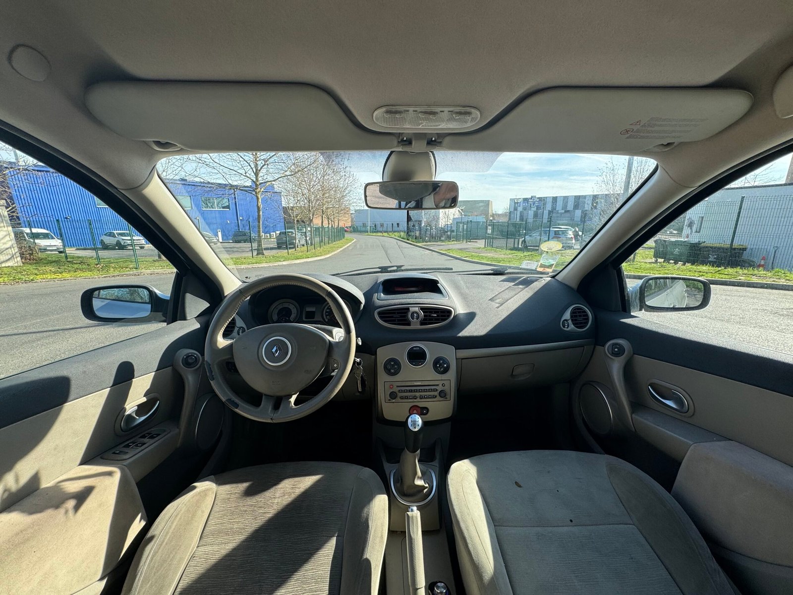 Renault Clio III 5 Portes 1.6 i 111CH