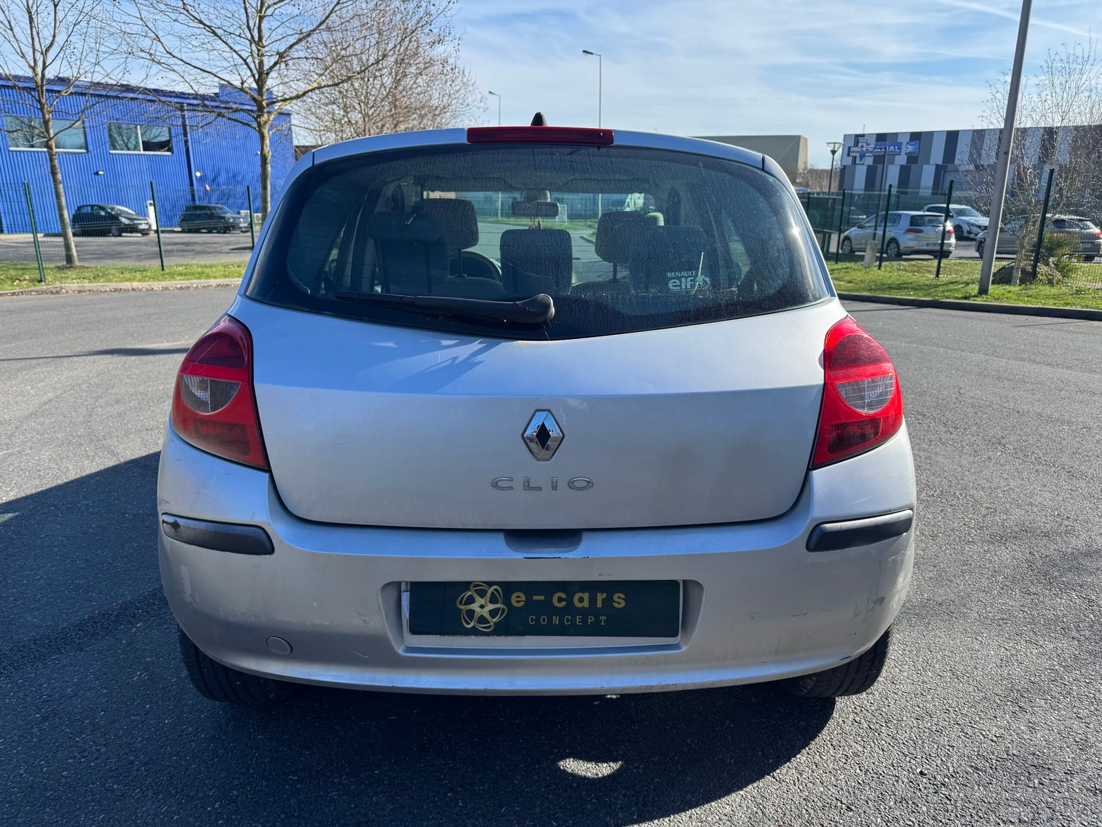 Renault Clio III 5 Portes 1.6 i 111CH