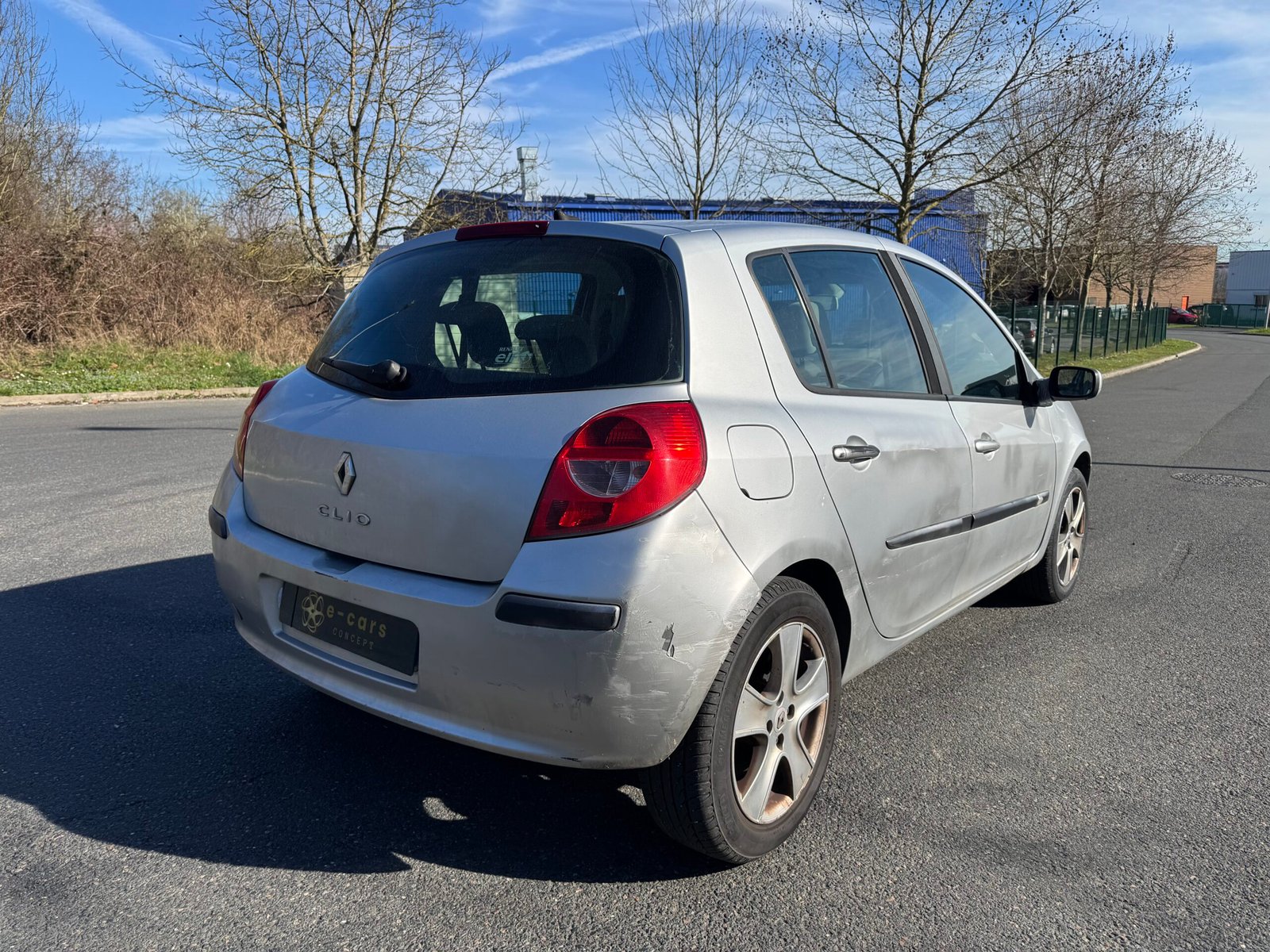 Renault Clio III 5 Portes 1.6 i 111CH