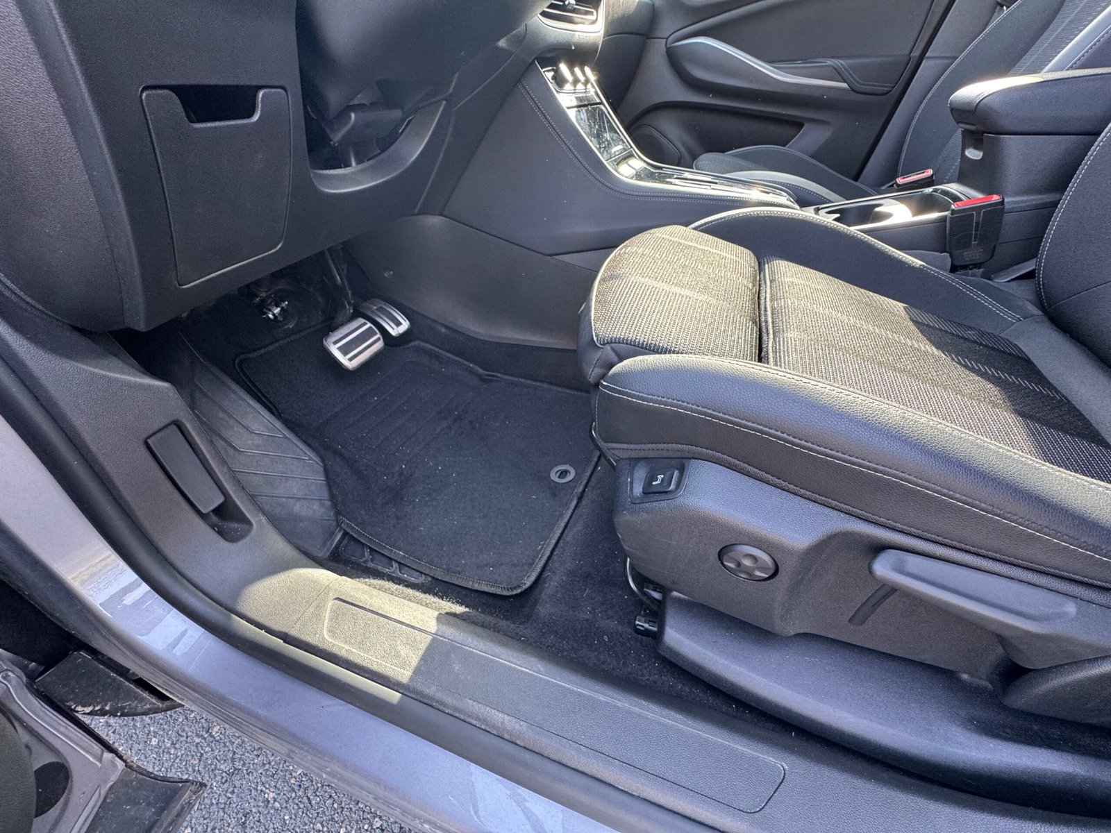 OPEL Grandland (Phase 2) 1.6 i PHEV EAT8 S&S 225 ch « GS Line »