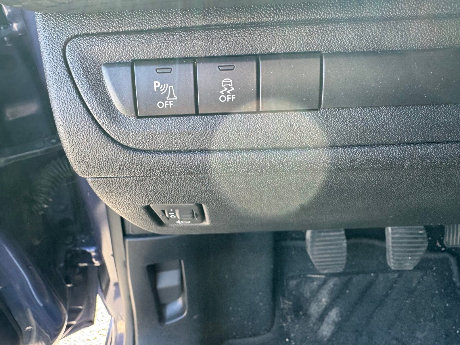 Peugeot 208 I Phase 2 1.2 VTi 82CH « STYLE »