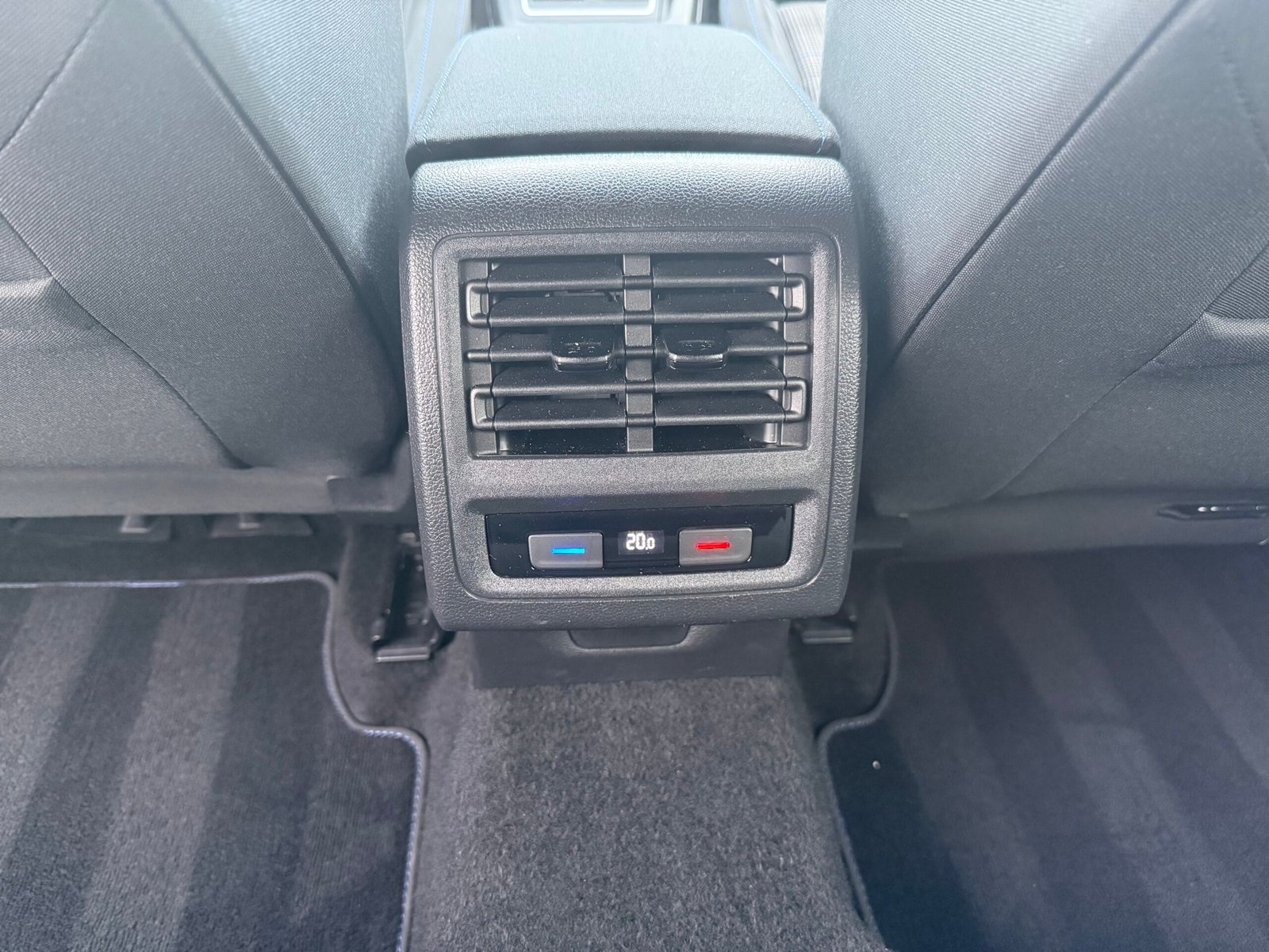 VOLKSWAGEN Golf VIII GTE Hatchback 1.4 TSi 16V 245 Plug in Hybrid DSG6 150 cv Boîte auto