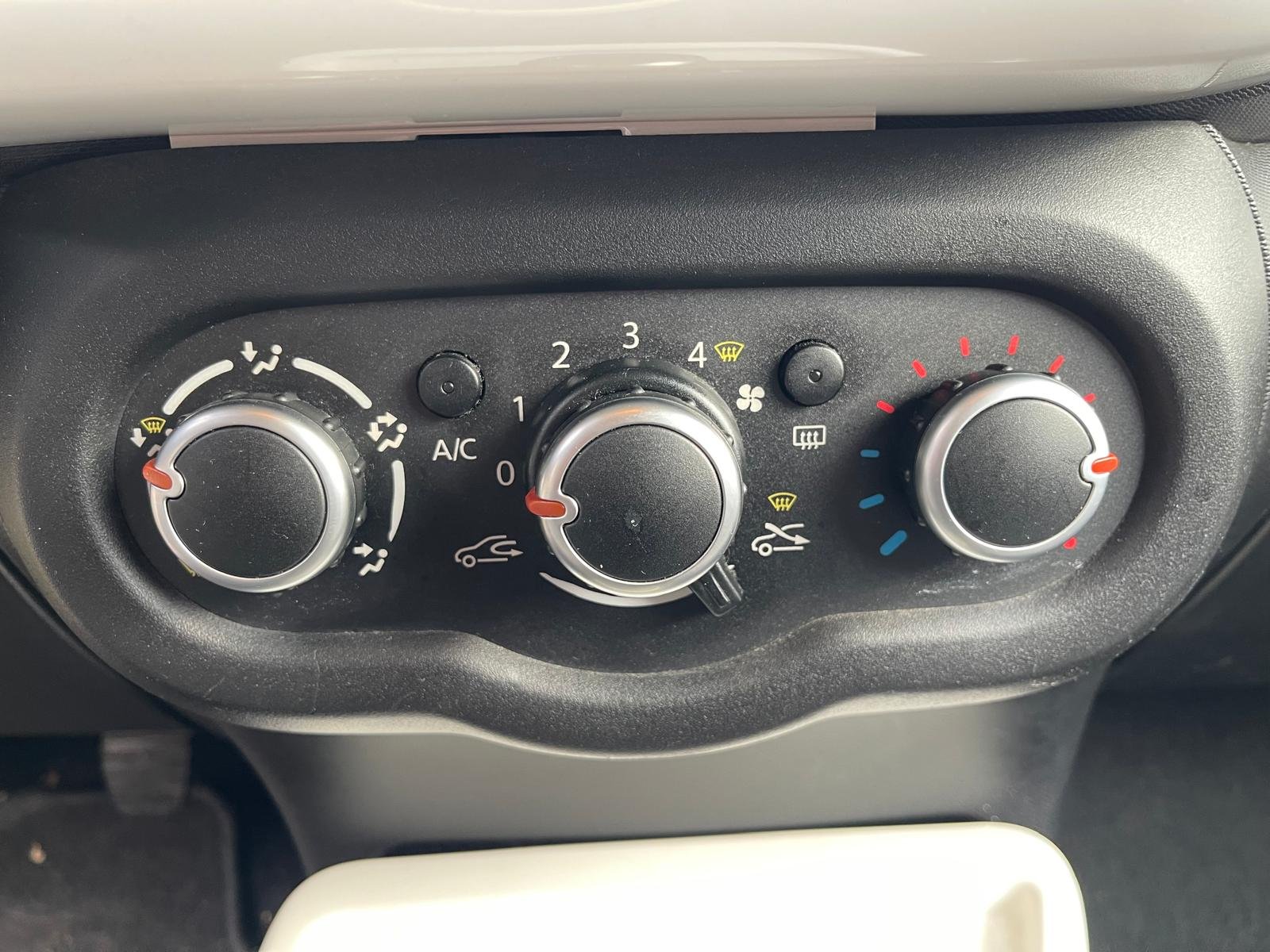 TWINGO III 1.0 SCe 12V eco2 71 INTENS