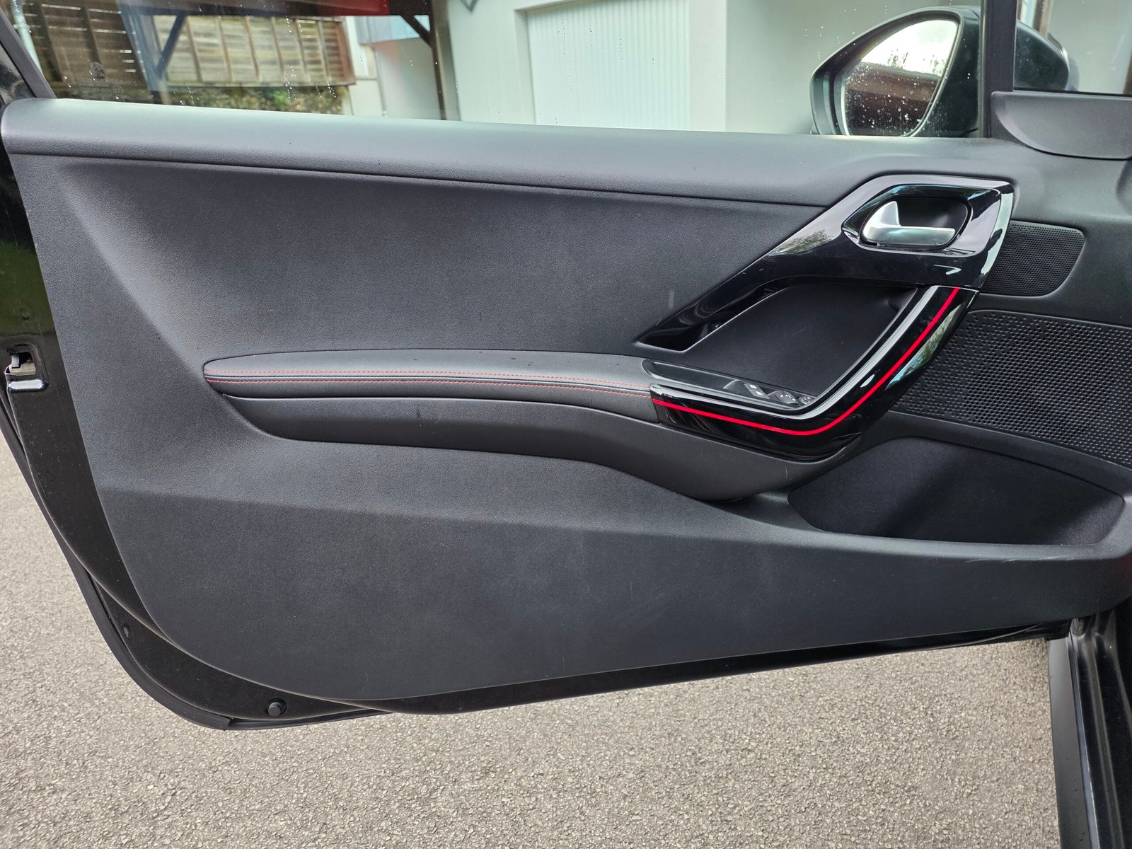 PEUGEOT 208 GTi by PEUGEOT SPORT – 1.6 THP 208ch BVM6