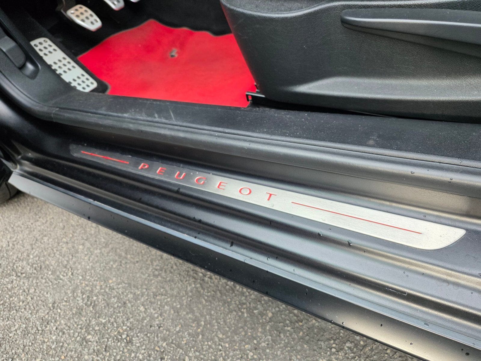 PEUGEOT 208 GTi by PEUGEOT SPORT – 1.6 THP 208ch BVM6