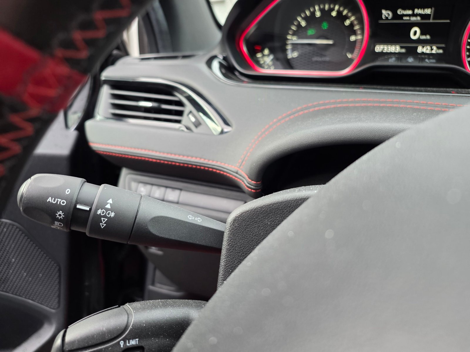 PEUGEOT 208 GTi by PEUGEOT SPORT – 1.6 THP 208ch BVM6