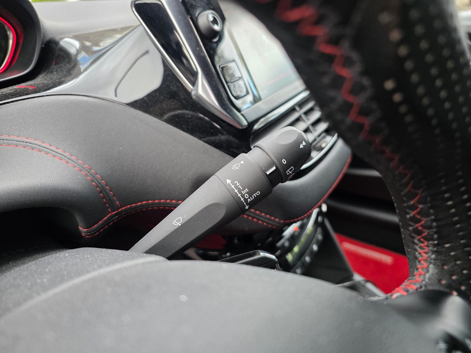 PEUGEOT 208 GTi by PEUGEOT SPORT – 1.6 THP 208ch BVM6