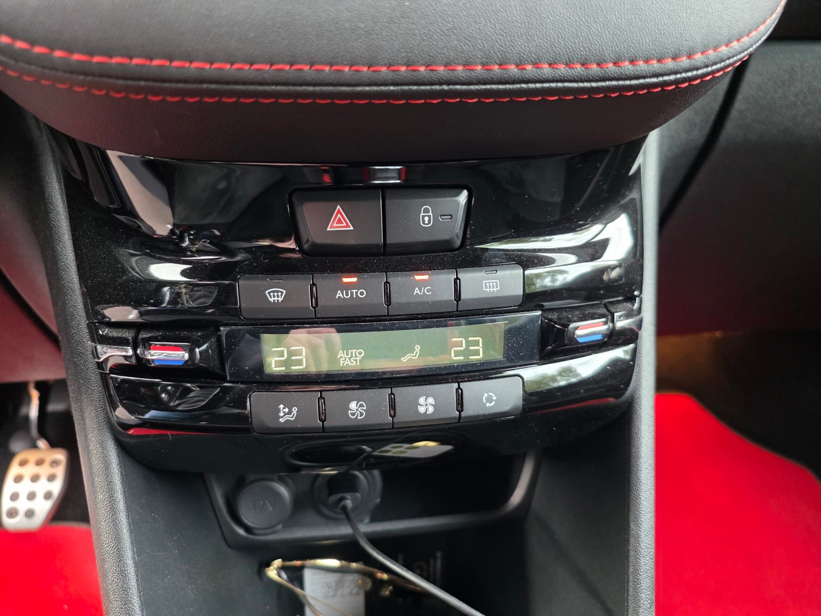 PEUGEOT 208 GTi by PEUGEOT SPORT – 1.6 THP 208ch BVM6