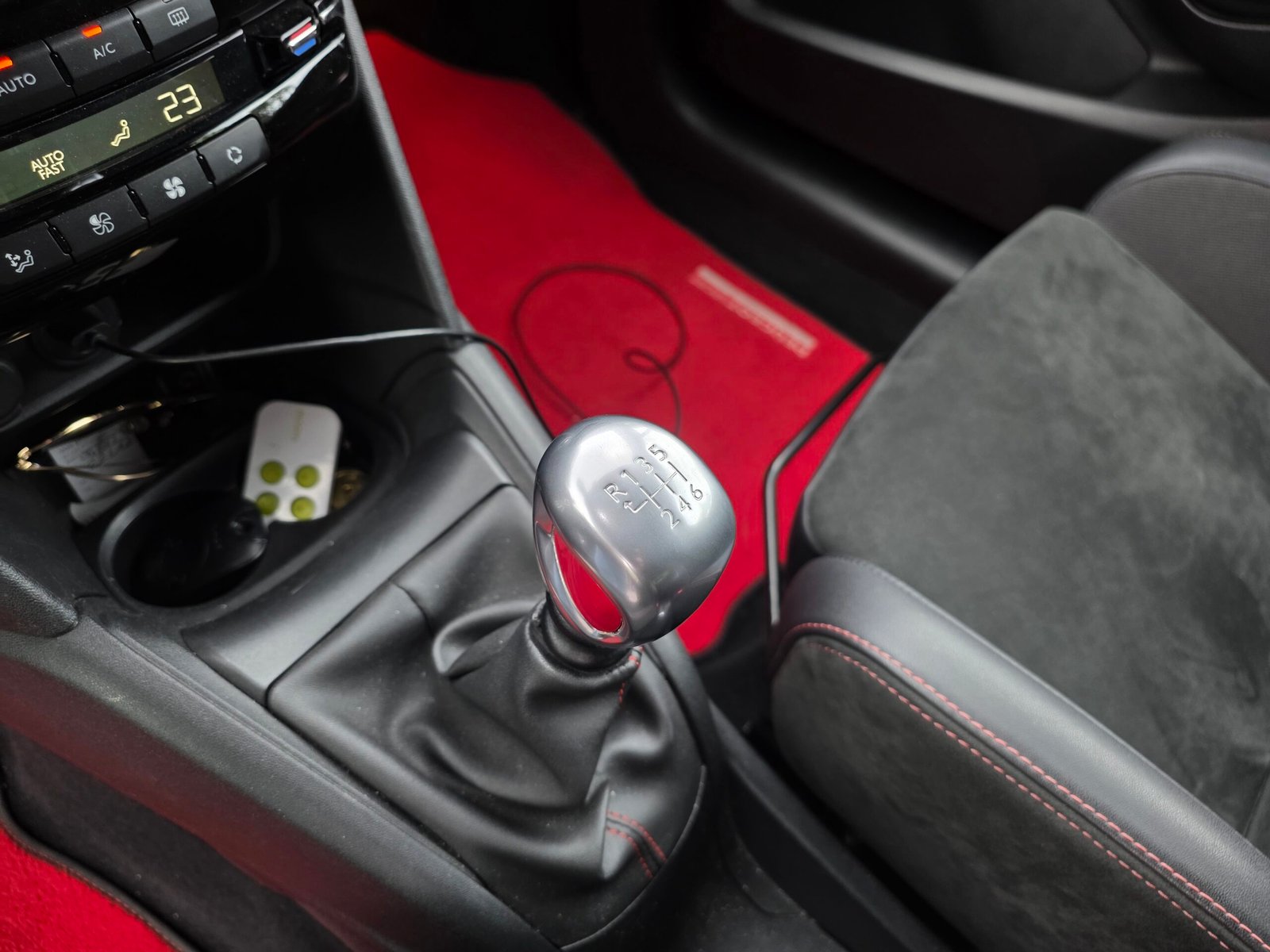 PEUGEOT 208 GTi by PEUGEOT SPORT – 1.6 THP 208ch BVM6