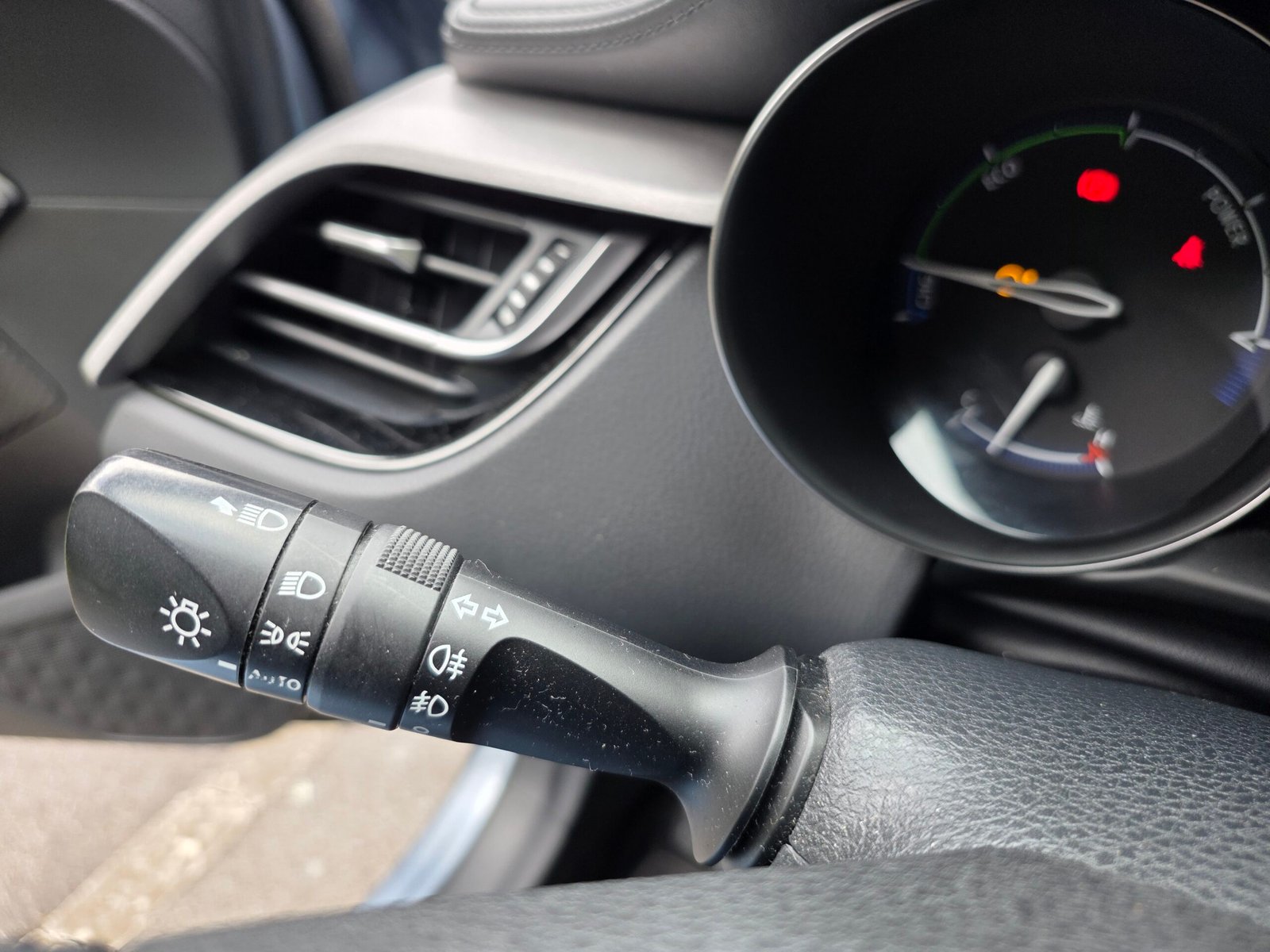 TOYOTA C-HR – 1.8 Hybrid 122ch Dynamic