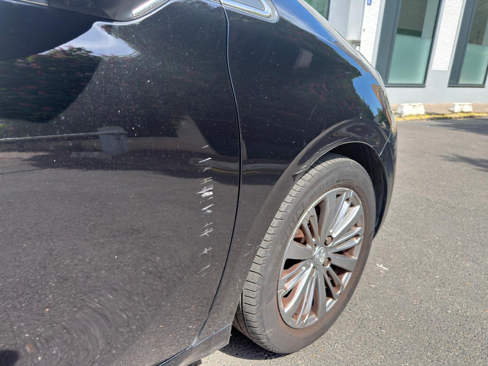 Peugeot 208 phase 2 puretech 1.2 VTI  finition Allure 82 cv