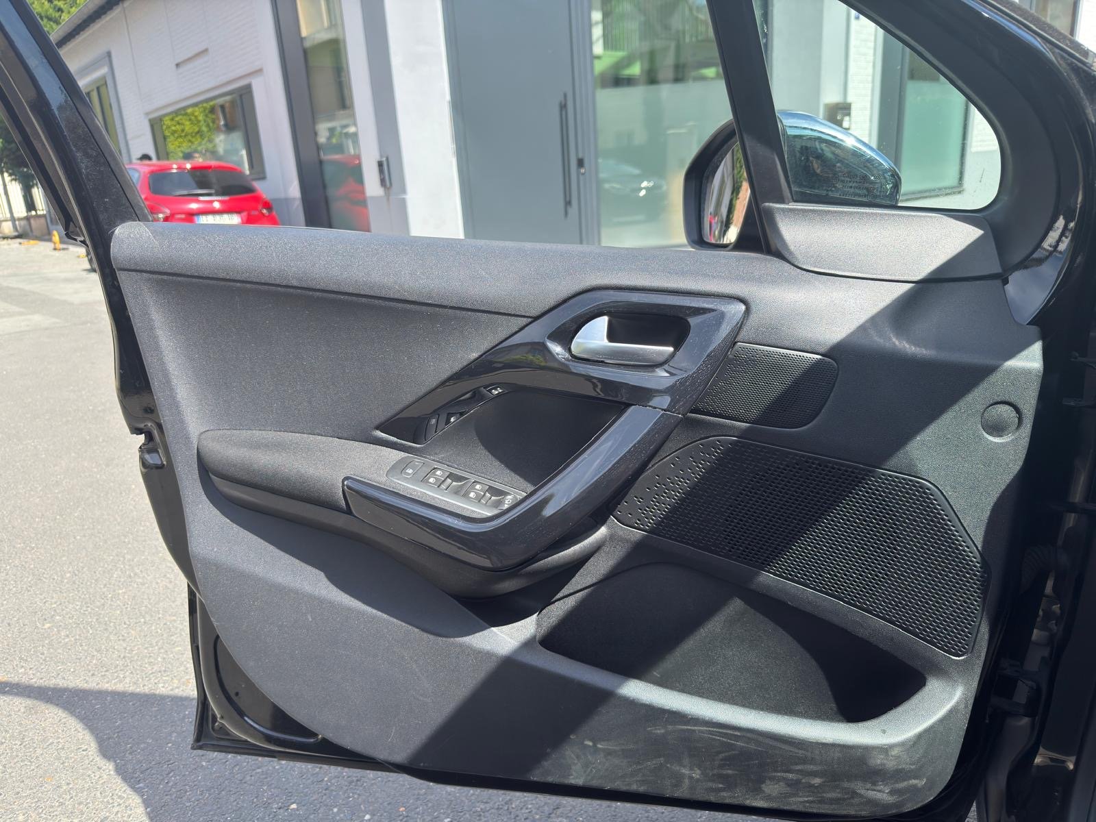 Peugeot 208 phase 2 puretech 1.2 VTI  finition Allure 82 cv