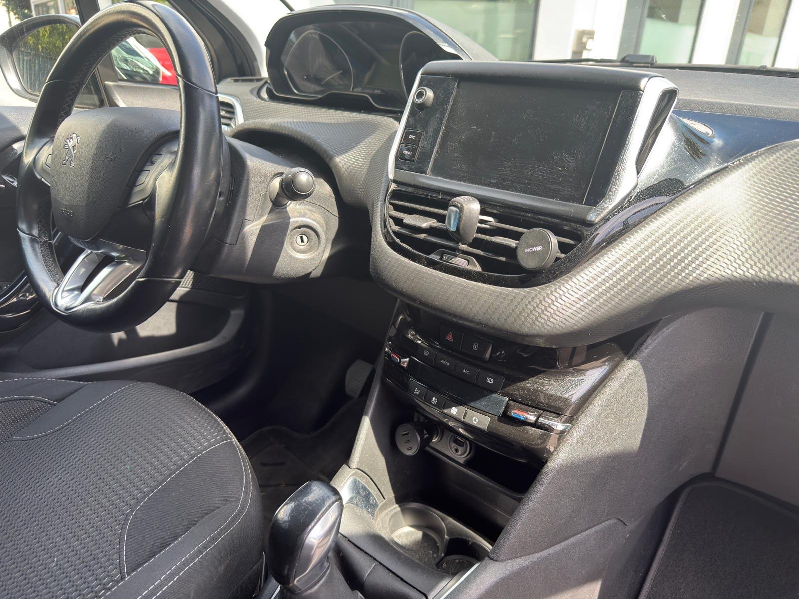 Peugeot 208 phase 2 puretech 1.2 VTI  finition Allure 82 cv