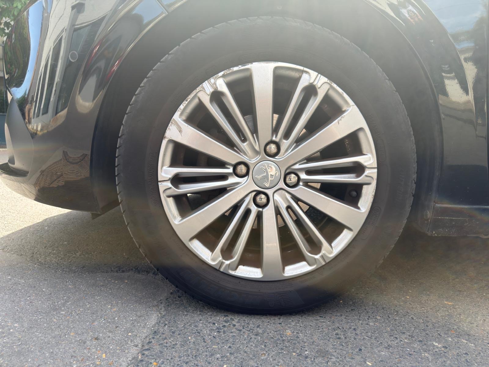 Peugeot 208 phase 2 puretech 1.2 VTI  finition Allure 82 cv