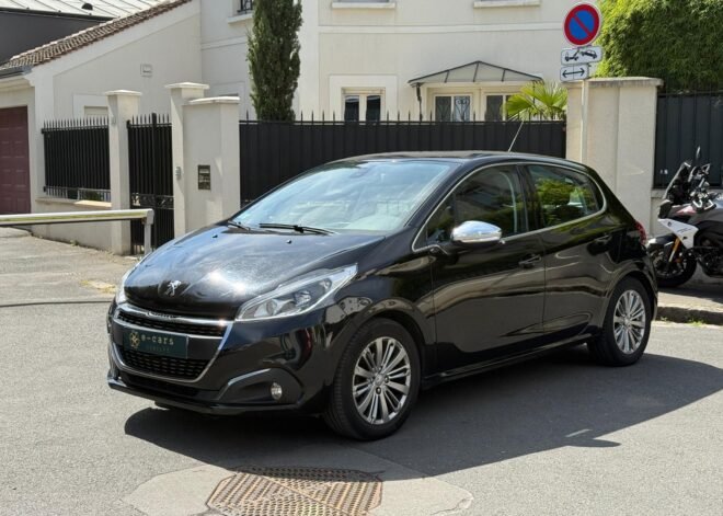 Peugeot 208 phase 2 puretech 1.2 VTI  finition Allure 82 cv
