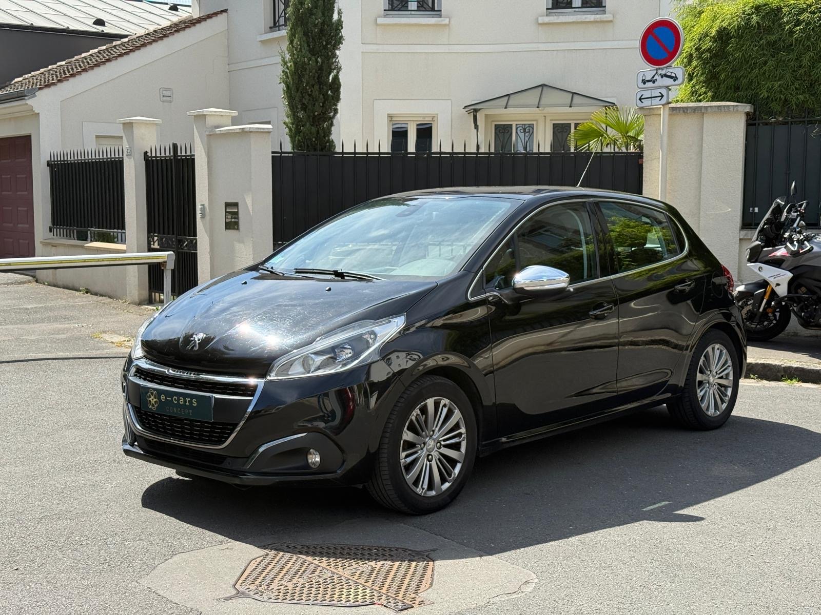 Peugeot 208 phase 2 puretech 1.2 VTI  finition Allure 82 cv