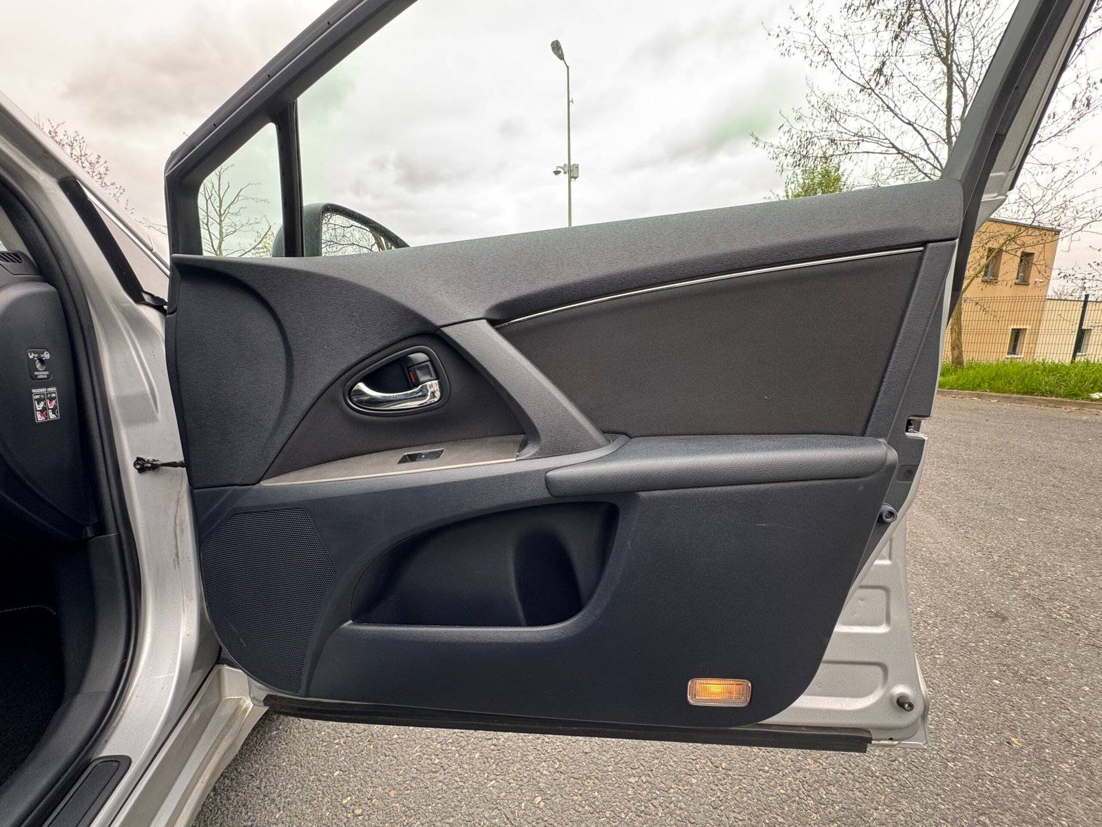 TOYOTA Avensis 1.8 VVT-i 147 ch « Dynamic »