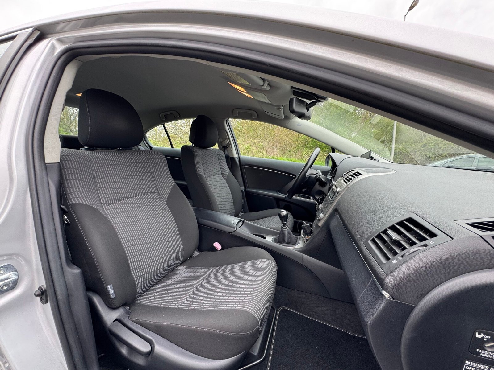 TOYOTA Avensis 1.8 VVT-i 147 ch « Dynamic »