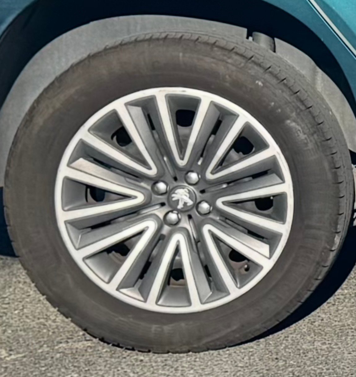 Peugeot 2008 5HB 1.5 BlueHDi S&S 102CH « ALLURE »