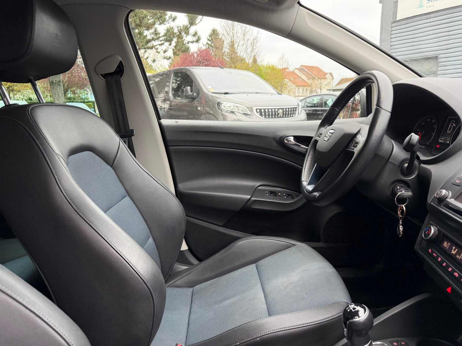 SEAT Ibiza IV Phase 3 5 Portes 1.2 TSI 16V 90 cv Connect