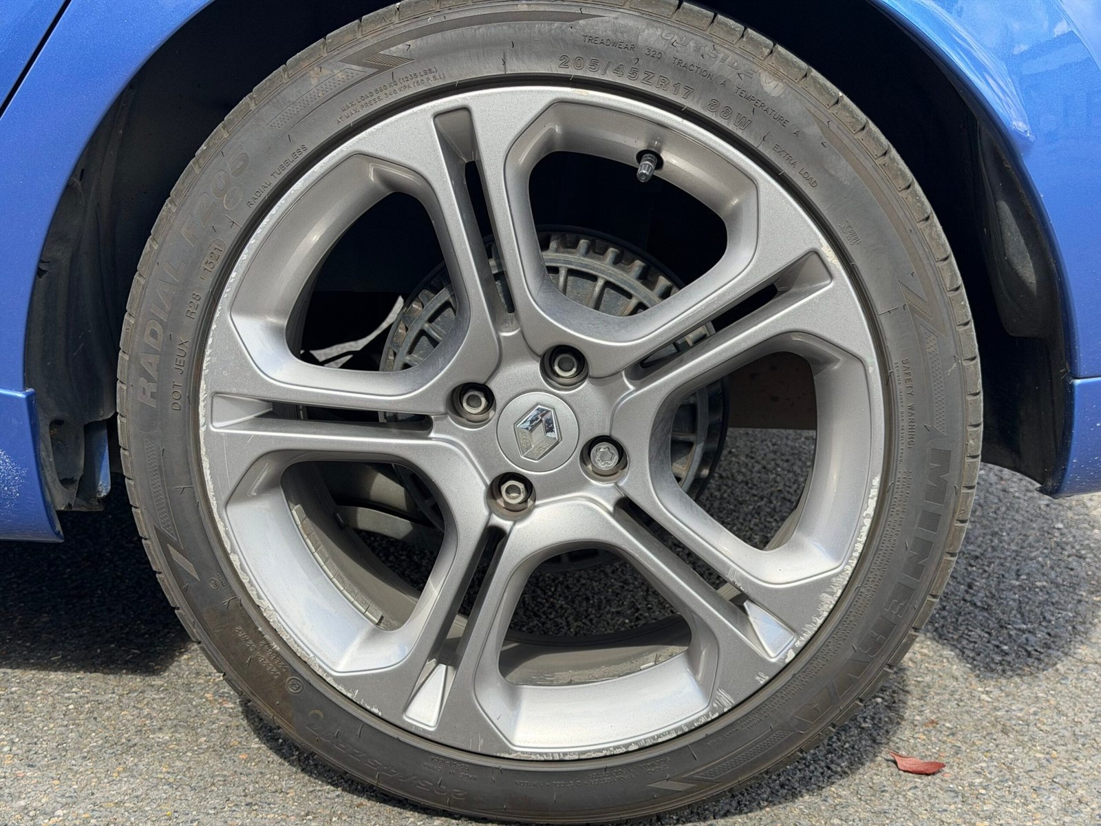 RENAULT Clio IV 5 Portes 1.2 TCe 16V EDC6 120 cv Boîte auto GT