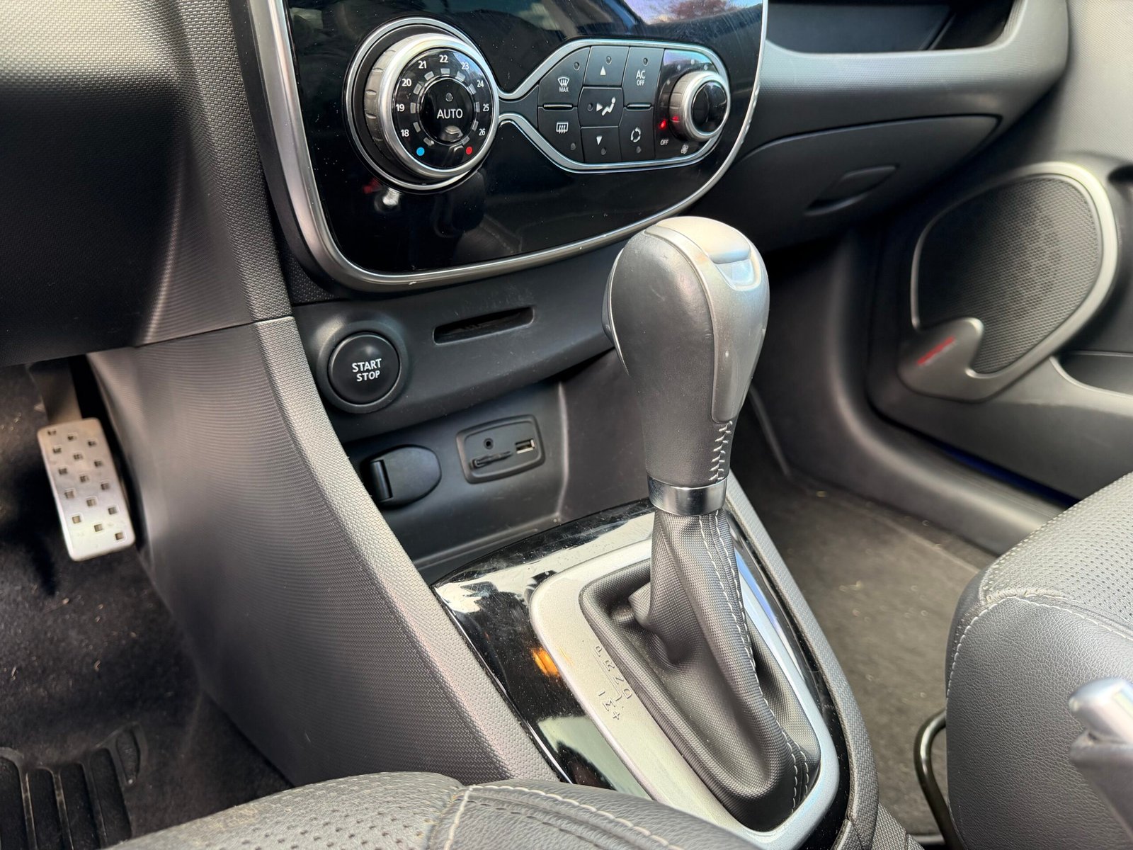 RENAULT Clio IV 5 Portes 1.2 TCe 16V EDC6 120 cv Boîte auto GT