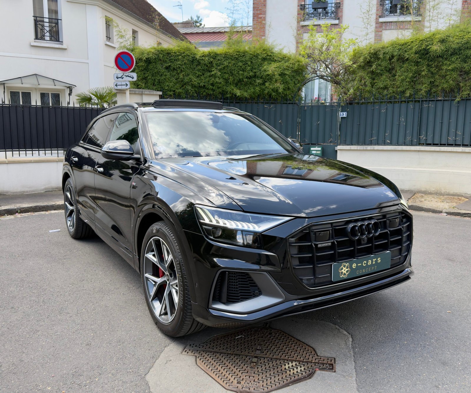 Description du Audi Q8  60 TFSI compétition  tiptronic 8 462 cv