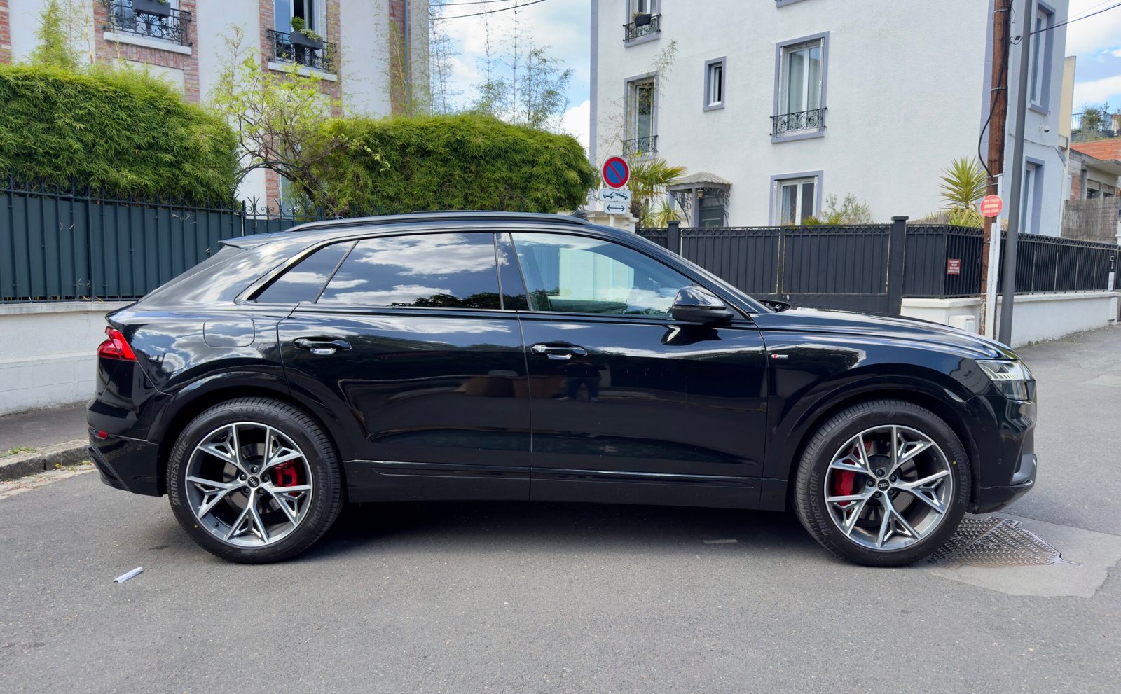 Description du Audi Q8  60 TFSI compétition  tiptronic 8 462 cv