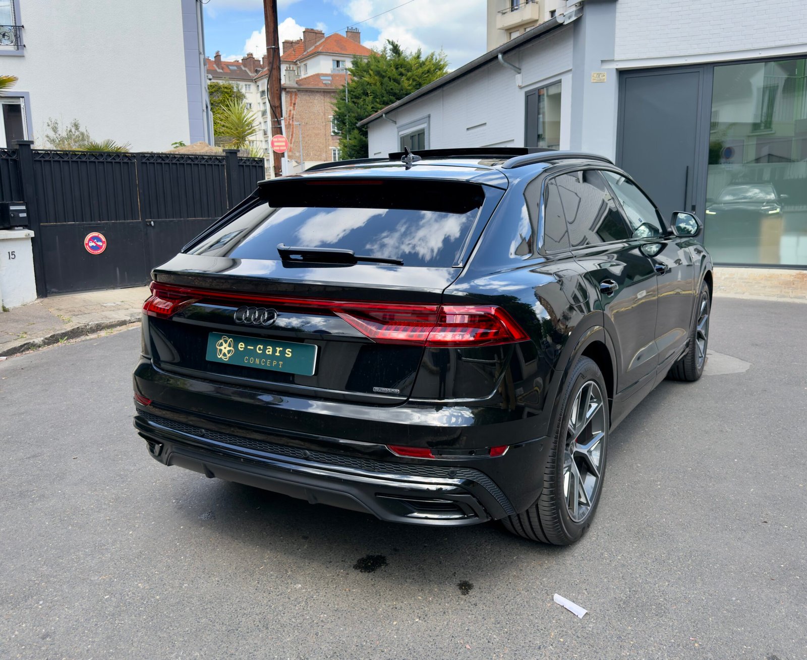 Description du Audi Q8  60 TFSI compétition  tiptronic 8 462 cv