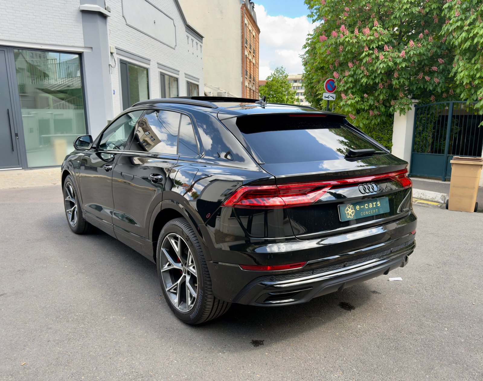 Description du Audi Q8  60 TFSI compétition  tiptronic 8 462 cv