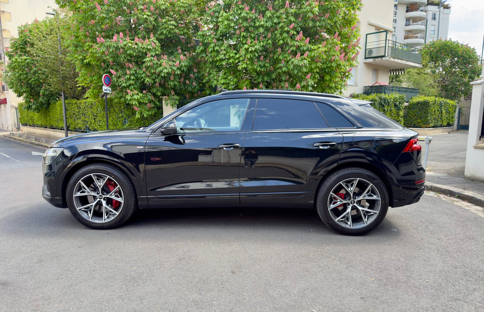 Description du Audi Q8  60 TFSI compétition  tiptronic 8 462 cv