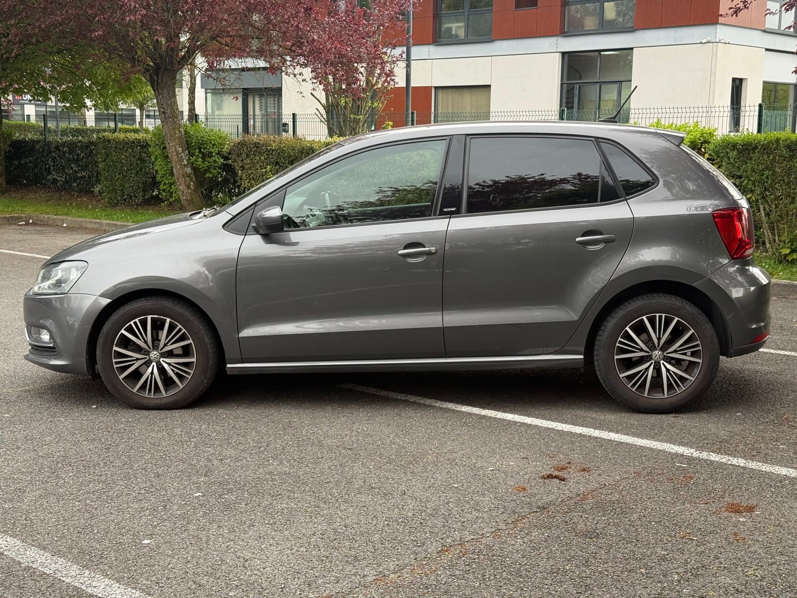 VOLKSWAGEN Polo V 5 portes Phase 2 1.4 TDI 12V BlueMotion DSG7 90 cv Allstar Boîte auto