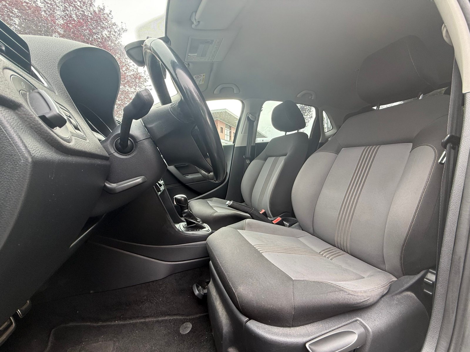 VOLKSWAGEN Polo V 5 portes Phase 2 1.4 TDI 12V BlueMotion DSG7 90 cv Allstar Boîte auto