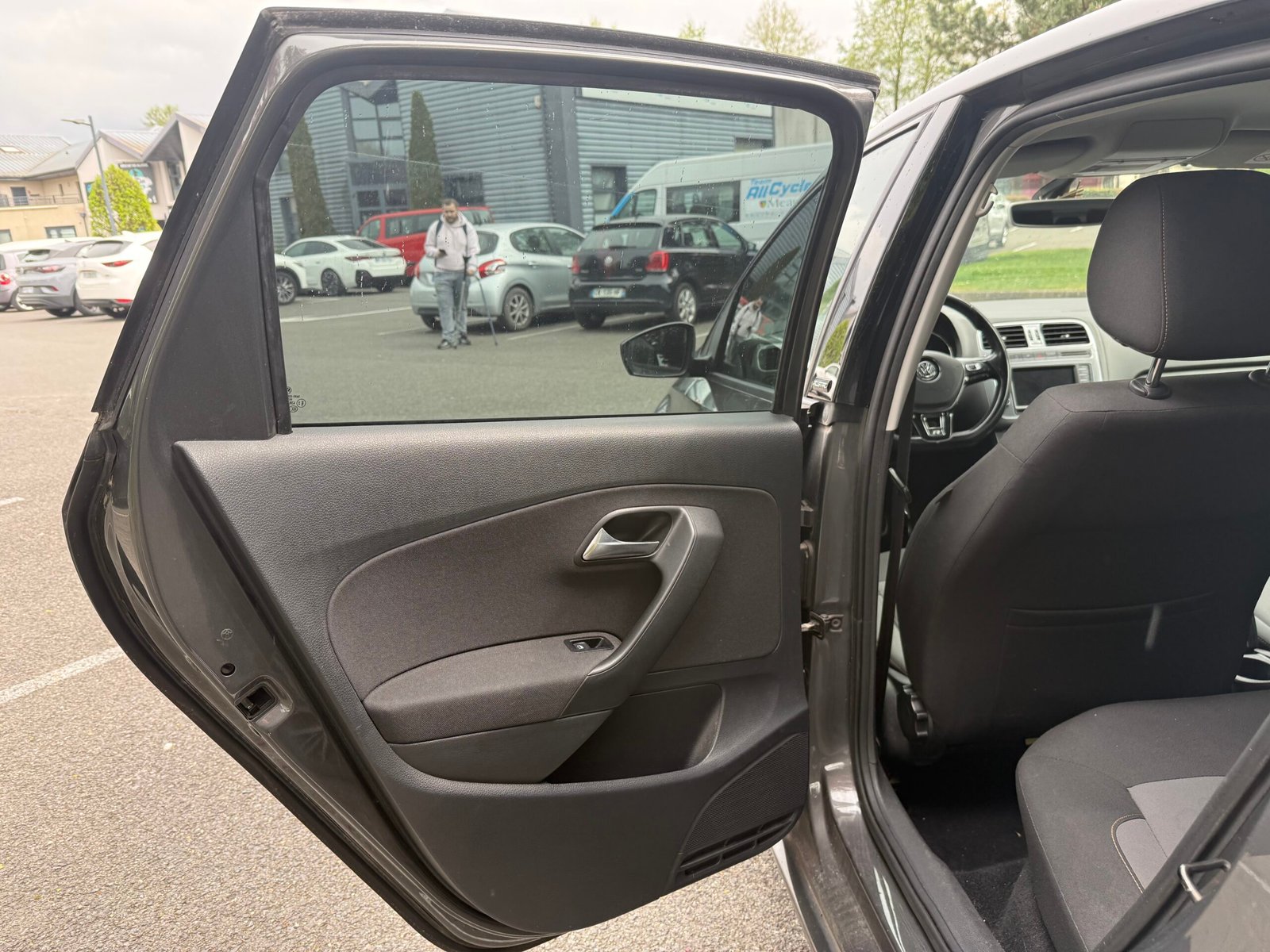 VOLKSWAGEN Polo V 5 portes Phase 2 1.4 TDI 12V BlueMotion DSG7 90 cv Allstar Boîte auto