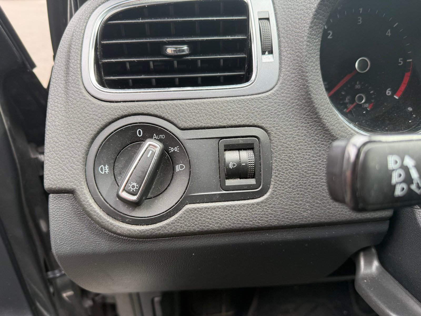 VOLKSWAGEN Polo V 5 portes Phase 2 1.4 TDI 12V BlueMotion DSG7 90 cv Allstar Boîte auto