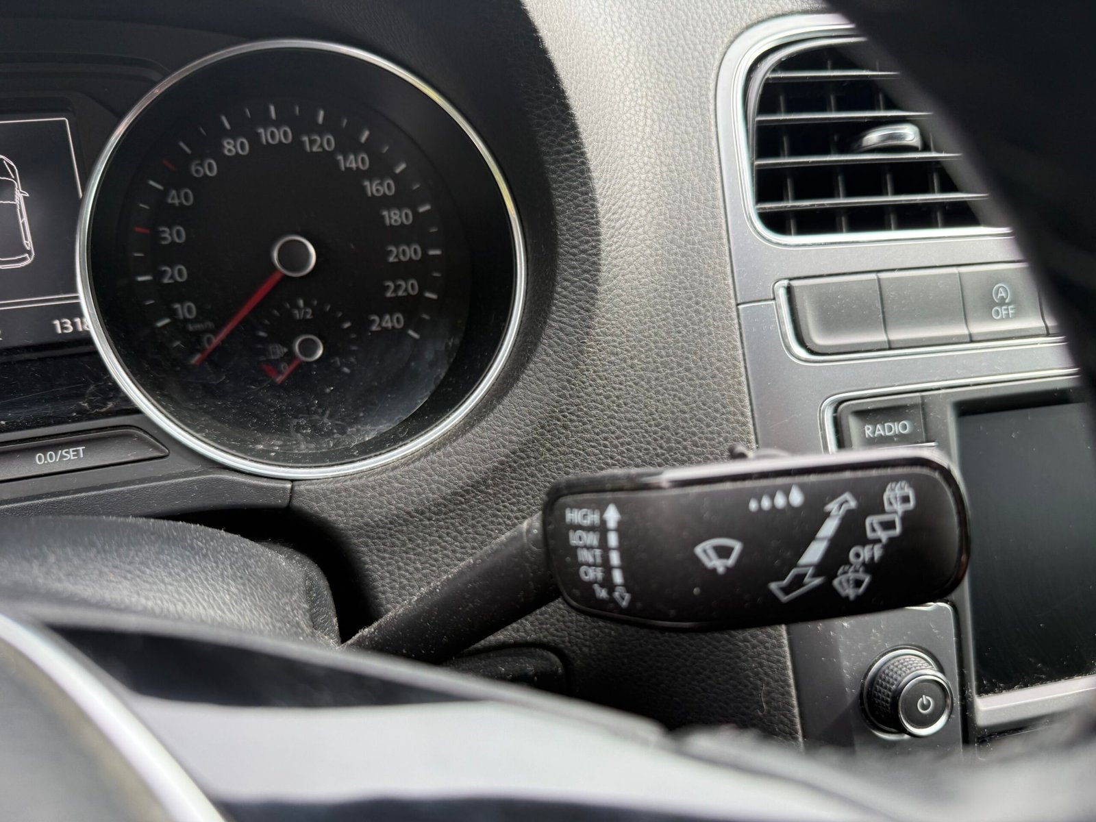 VOLKSWAGEN Polo V 5 portes Phase 2 1.4 TDI 12V BlueMotion DSG7 90 cv Allstar Boîte auto