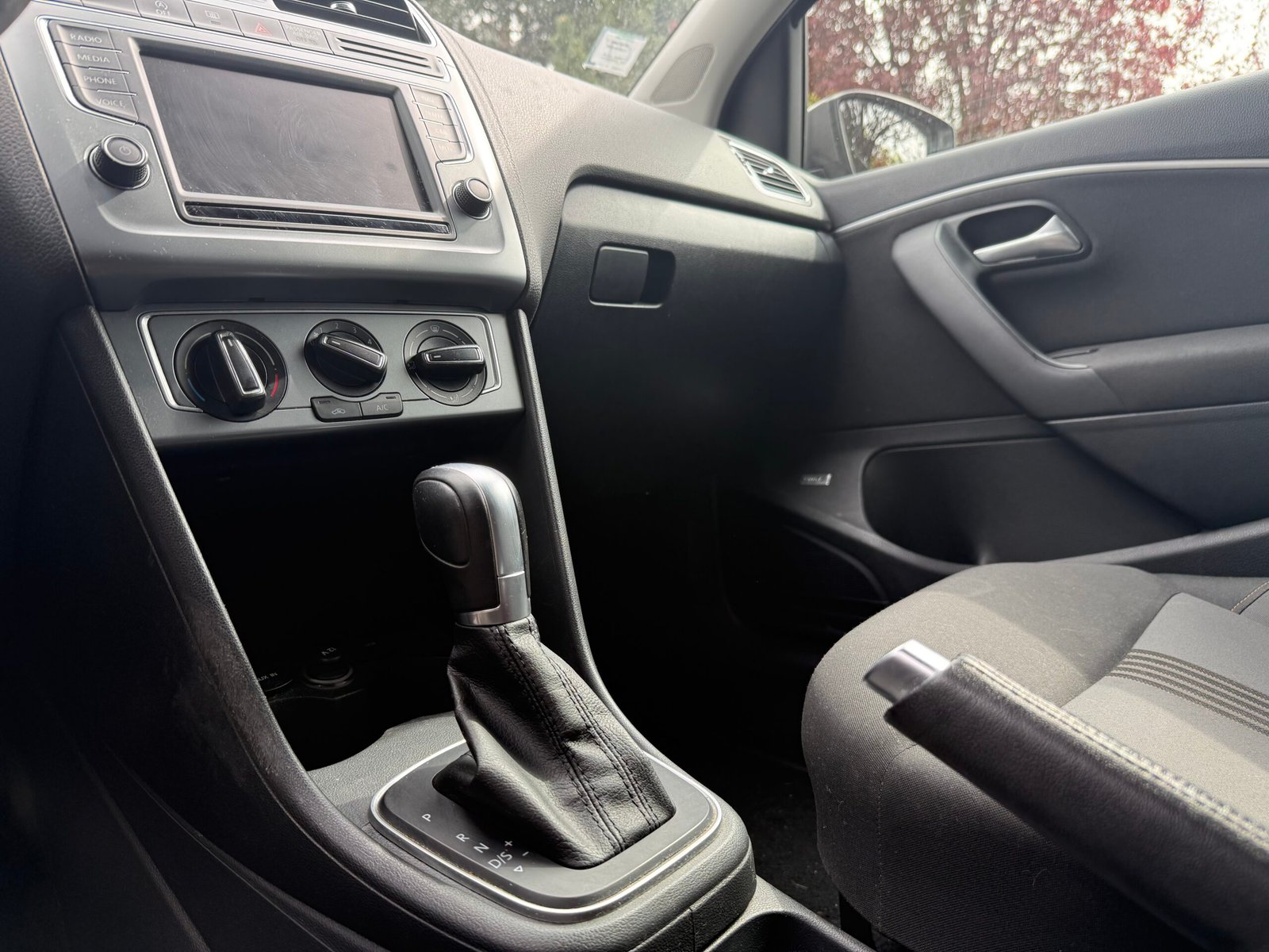 VOLKSWAGEN Polo V 5 portes Phase 2 1.4 TDI 12V BlueMotion DSG7 90 cv Allstar Boîte auto