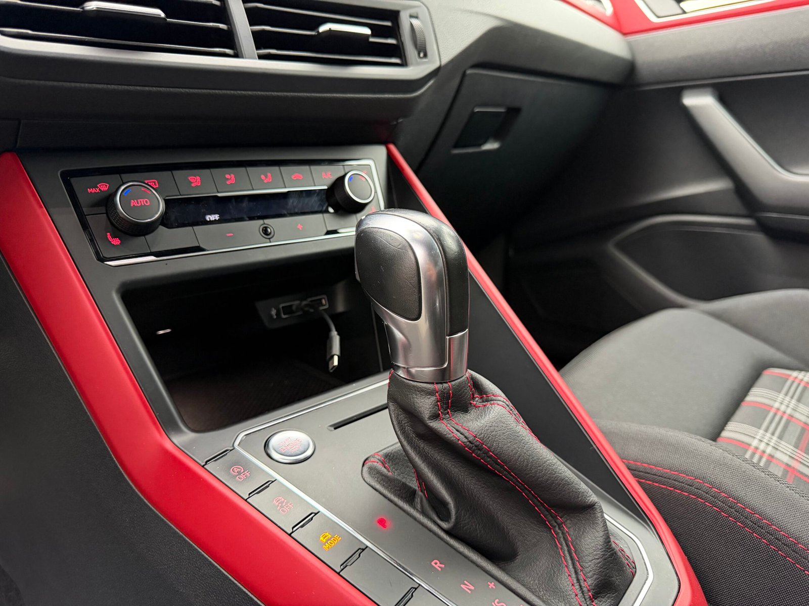 VOLKSWAGEN Polo VI GTI 2.0 TFSI 16V GPF BMT DSG6 200 cv Boîte auto