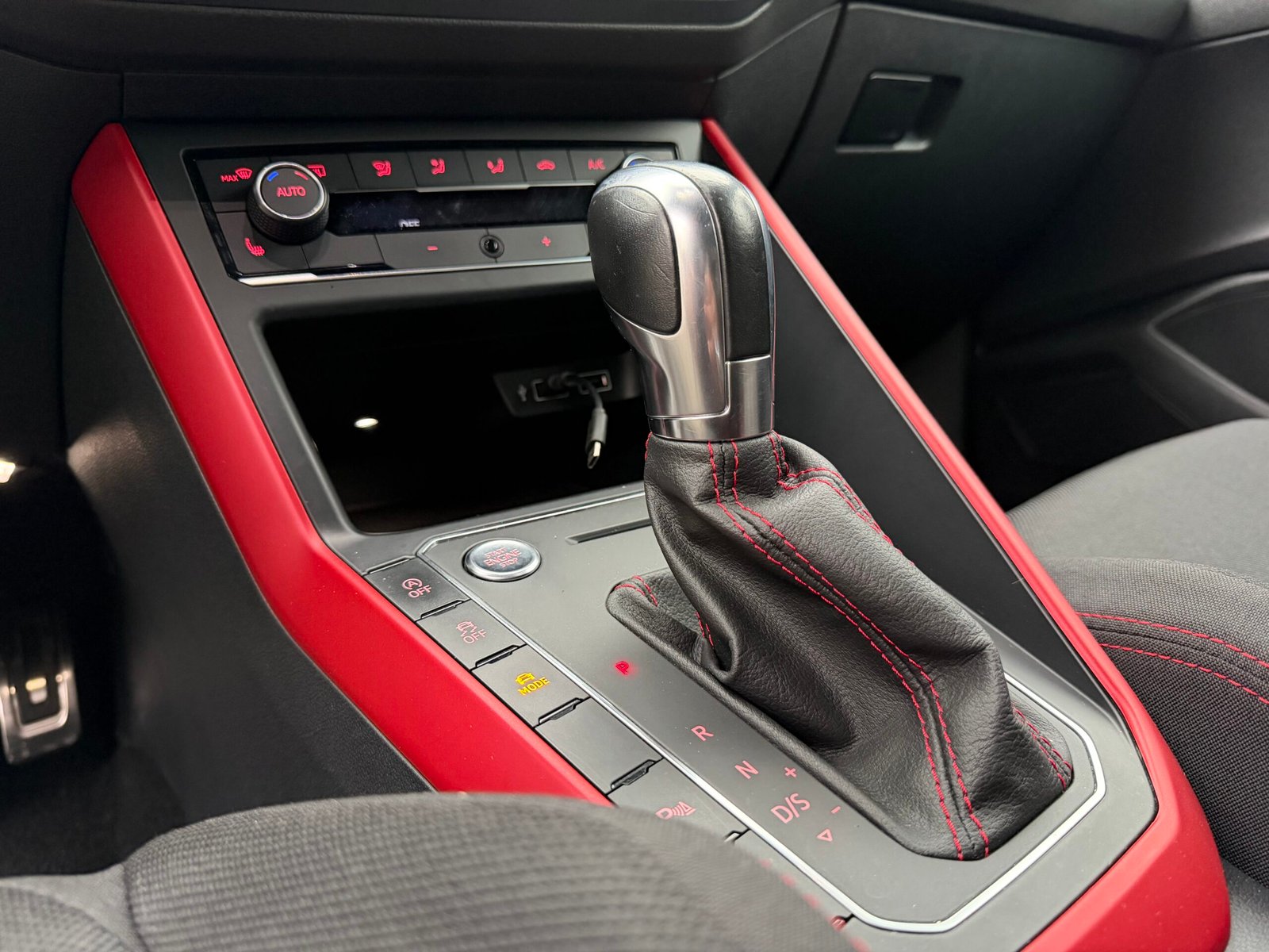 VOLKSWAGEN Polo VI GTI 2.0 TFSI 16V GPF BMT DSG6 200 cv Boîte auto