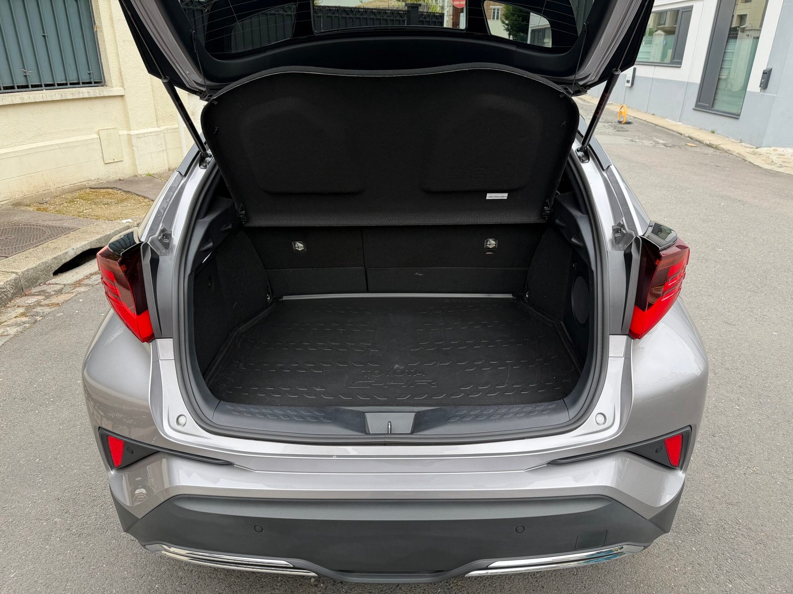 TOYOTA C-HR I Phase 2 2.0 VVT-i 16V 184 HSD Hybrid CVT 153 cv Boîte auto