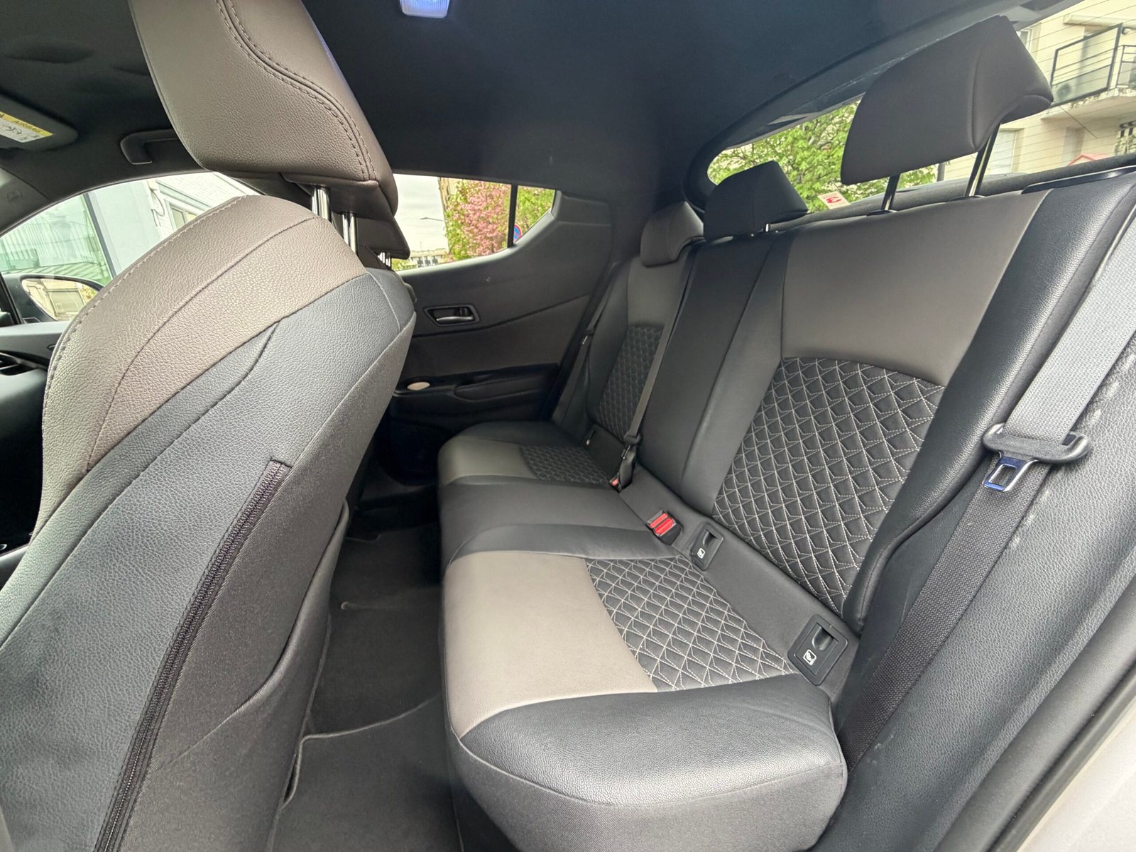 TOYOTA C-HR I Phase 2 2.0 VVT-i 16V 184 HSD Hybrid CVT 153 cv Boîte auto